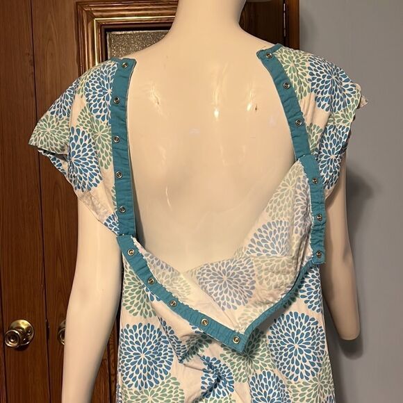 Gown   - Picture 5 of 6